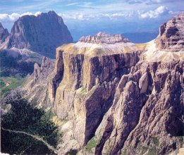 Veduta aerea del piz Ciavazes