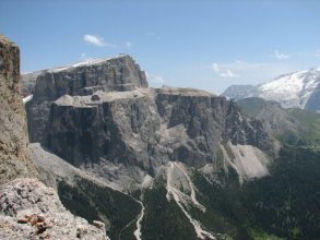 Gruppo del Sella, Dolomia Cassiana e Dolomia Principale separate dalla cengia degli Strati di Raibl